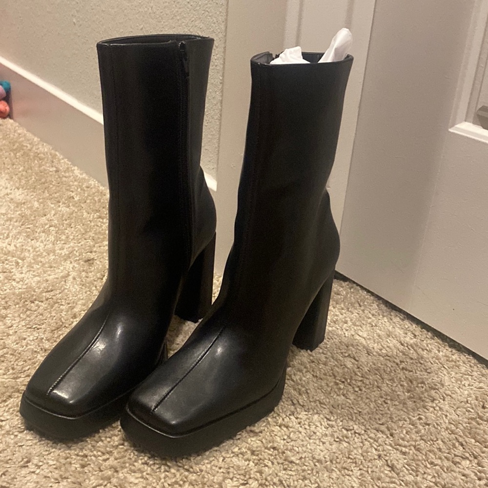 Heeled boots